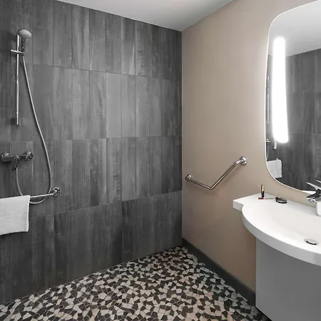 Ibis Centre Gare Hotel 3*
